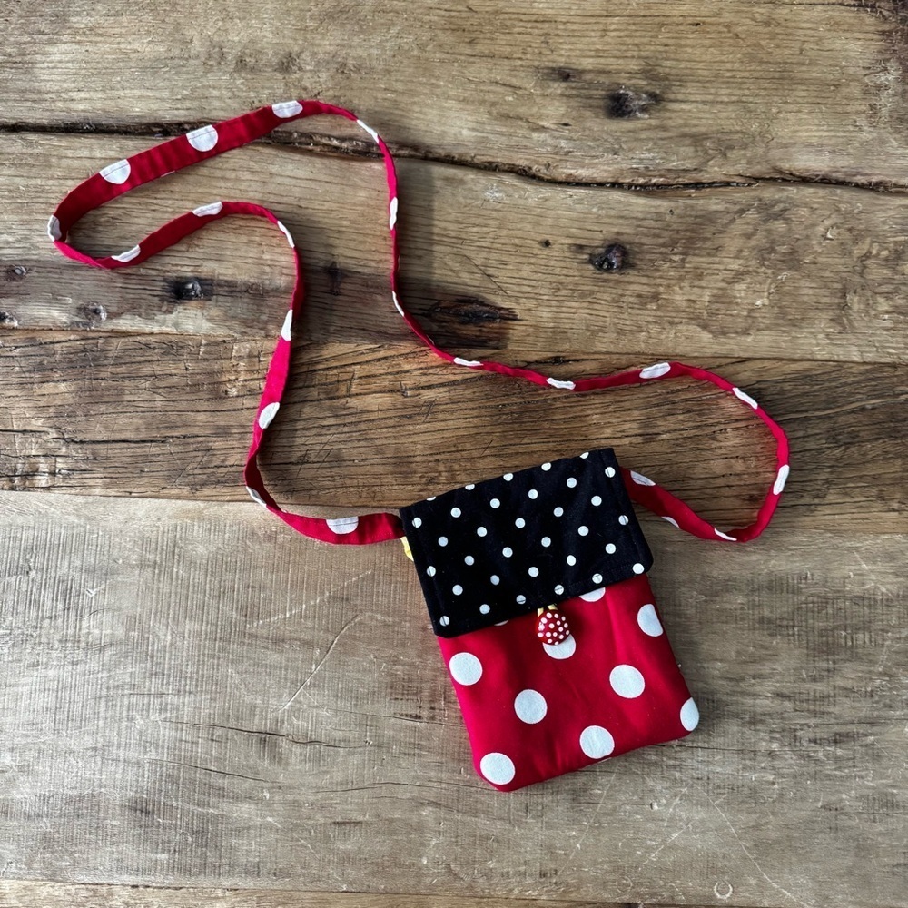 Custom Made Disney Mickey / Minnie Crossover Bag! ❤️🖤